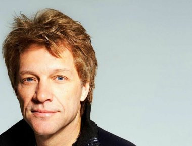 Διακοπές στη Μύκονο κάνει ο Jon Bon Jovi (βίντεο)